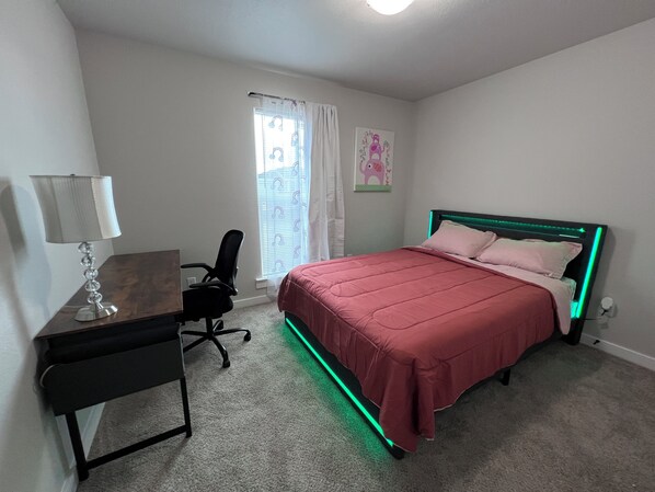 3 bedrooms, desk, iron/ironing board, WiFi