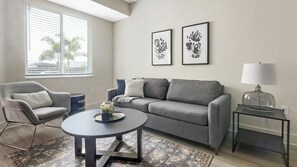 Lägenhet - 1 sovrum | Vardagsrum | 40-tums tv med digitalkanaler