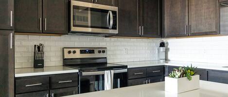 Apartment, 2 Bedrooms | Private kitchen | Full-size fridge, microwave, oven, stovetop