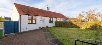 Impeccably presented 2-bedroom cottage in the heart of Gullane. Sleeps 4.