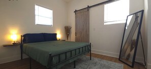 3 Schlafzimmer, Schreibtisch, Bügeleisen/Bügelbrett, Reisekinderbett