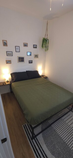 3 bedrooms, desk, iron/ironing board, travel crib