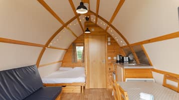 1 bedroom, bed sheets