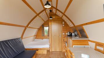 1 bedroom, bed sheets