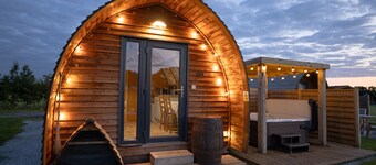 En-suite Wooden Cabin With Jacuzzi Hot Tub