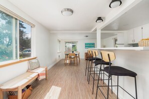 Interior - 3-bedroom Family Surf House steps from the beaches in Otter Rock (Otter Rock)