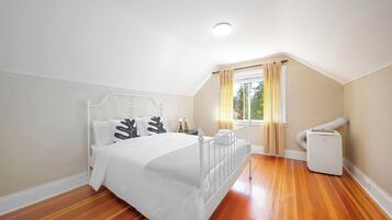 3 slaapkamers, een strijkplank/strijkijzer, wifi, beddengoed