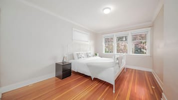 3 habitaciones, tabla de planchar con plancha, wifi y ropa de cama