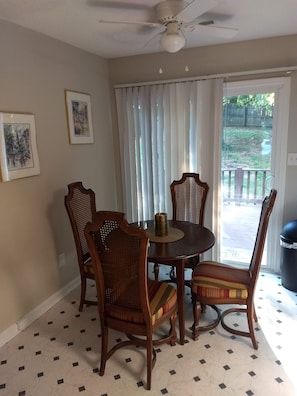 Dining - Spacious 4BR Matthews Home - Pet-Friendly – Budget-Friendly Stay Near Charlotte! (Matthews)
