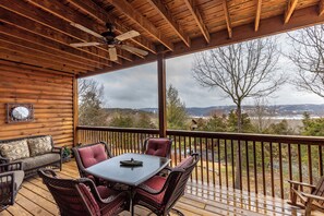 Outdoor dining - 2BR Village At Indian Point 608 near SDC-Free Tickets Daily up to $500 Value (Branson)