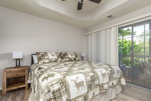 2 bedrooms, iron/ironing board, free WiFi, bed sheets - 2BR Village At Indian Point 704 near SDC-Free Tickets Daily up to $500 Value (Branson)