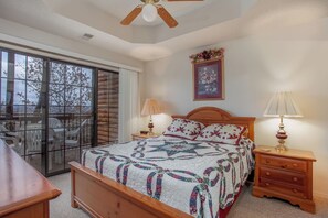 2 bedrooms, iron/ironing board, free WiFi, bed sheets - 2BR Village At Indian Point 707 near SDC-Free Tickets Daily up to $500 Value (Branson)