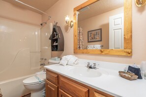 Hair dryer, towels - 2BR Village At Indian Point 803 near SDC-Free Tickets Daily (up to $500 Value (Branson)