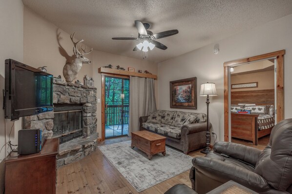 Smart TV, fireplace, DVD player, video library - 2BR Village At Indian Point 803 near SDC-Free Tickets Daily (up to $500 Value (Branson)