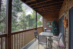 Outdoor dining - 2BR Village At Indian Point 803 near SDC-Free Tickets Daily (up to $500 Value (Branson)