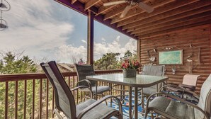 A wooden deck with outdoor furniture and a ceiling fan. - 2BR Village At Indian Point 2005 near SDC - Free Tickets Daily up to $500 (Branson)