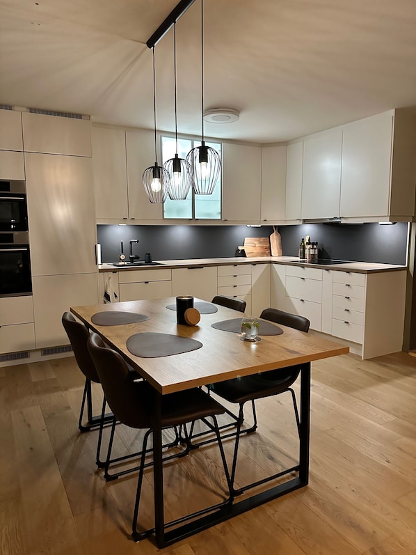 Apartment | Dining - Modern Apartement With Parking (Tromsø)