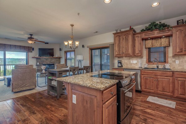 Fridge, microwave, oven, stovetop - 2BR Village At Indian Point 1604 near SDC - Free Tickets Daily up to $500 (Branson)