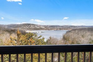 Property grounds - 2BR Village At Indian Point 1607 near SDC - Free Tickets Daily up to $500 (Branson)