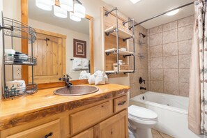 Shower, jetted bath, hair dryer, towels - 2BR Village At Indian Point 1608 near SDC - Free Tickets Daily up to $500 (Branson)