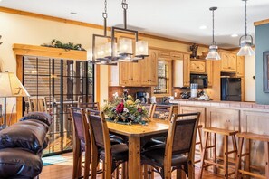 Dining - 2BR Village At Indian Point 1608 near SDC - Free Tickets Daily up to $500 (Branson)