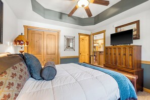 2 bedrooms, iron/ironing board, travel cot, free WiFi - 2BR Village At Indian Point 1608 near SDC - Free Tickets Daily up to $500 (Branson)