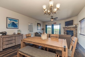 Dining - 2BR Village At Indian Point 1704 near SDC - Free Tickets Daily up to $500 (Branson)