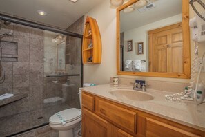 Shower, jetted bath, hair dryer, towels - 2BR Village At Indian Point 1705 near SDC - Free Tickets Daily up to $500 (Branson)