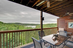 Outdoor dining - 2BR Village At Indian Point 1705 near SDC - Free Tickets Daily up to $500 (Branson)
