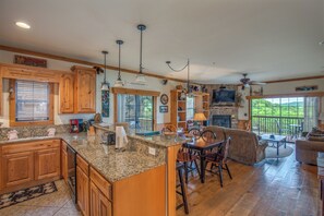 Interior - 2BR Village At Indian Point 1705 near SDC - Free Tickets Daily up to $500 (Branson)