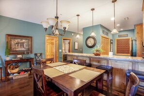 Dining - 2BR Village At Indian Point 1803 near SDC - Free Tickets Daily up to $500 (Branson)