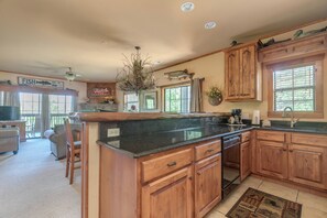 Interior - 2BR Village At Indian Point 1908 near SDC - Free Tickets Daily up to $500 (Branson)