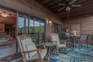Outdoor dining - 2BR Village At Indian Point 1908 near SDC - Free Tickets Daily up to $500 (Branson)