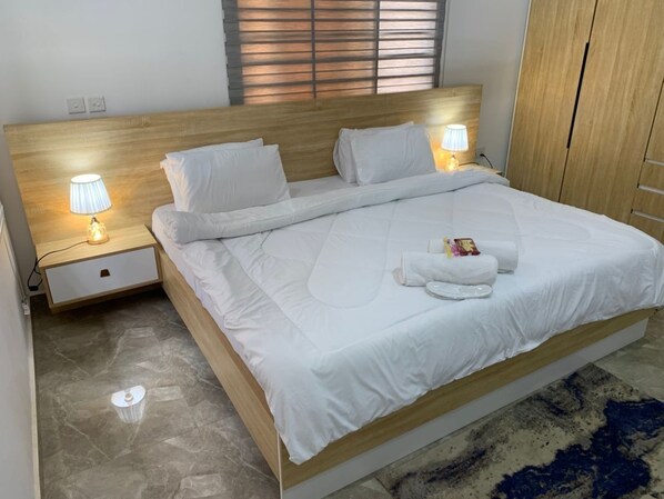 2 bedrooms, iron/ironing board, WiFi, bed sheets