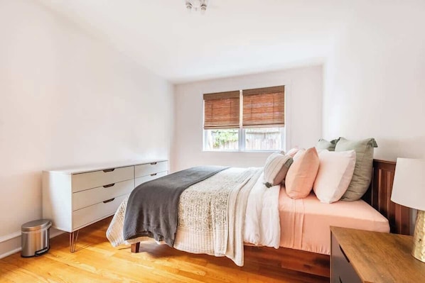 2 chambres, fer et planche à repasser, Wi-Fi, draps fournis