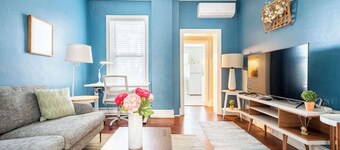 Gorgeous APT w King Bed full kitchen prvt laundry