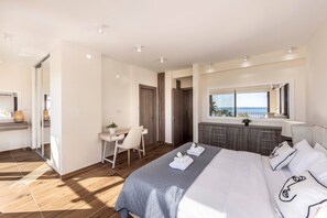 3 bedrooms, in-room safe, iron/ironing board, free WiFi