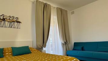 1 bedroom, desk, free WiFi, bed sheets