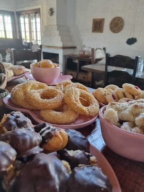 Free daily self-serve breakfast