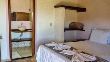 Quarto casal ou duplo clássico, varanda coberta | Wi-Fi de cortesia