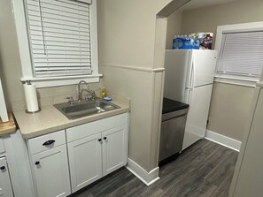 Fridge, microwave, oven, stovetop - Welcome to The Perazim! (Akron)