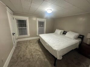 3 bedrooms, in-room safe, desk, iron/ironing board