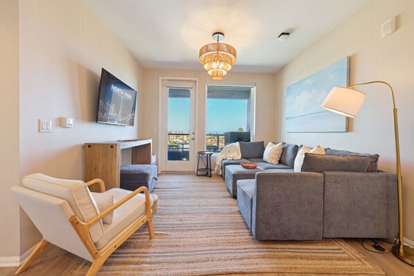 Televisión y chimenea 