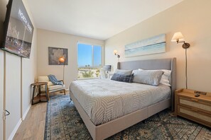 2 bedrooms, desk, iron/ironing board, travel crib - NEW Lux North Park Gem~King Beds~Workspaces~Parking~Central Location! (San Diego)