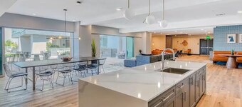 Lux North Park Gem~King Beds~Workspaces~Parking!