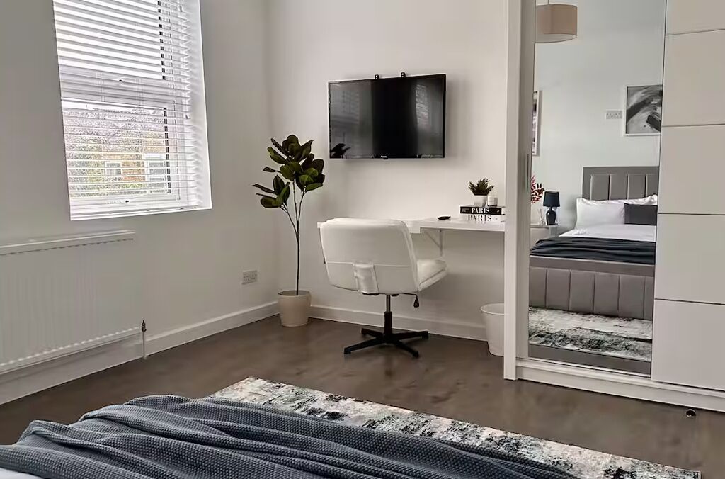 2 bedrooms, iron/ironing board, travel cot, WiFi