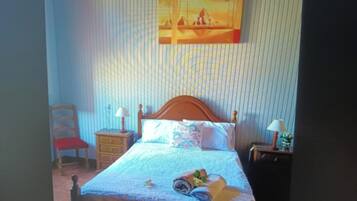 4 bedrooms, iron/ironing board, bed sheets, wheelchair access