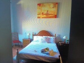 4 bedrooms, iron/ironing board, bed sheets, wheelchair access