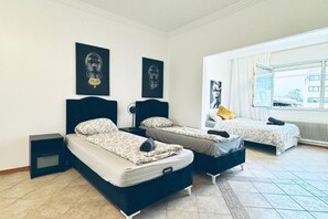 1 bedroom, bed sheets