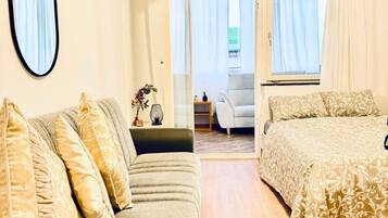 1 bedroom, bed sheets